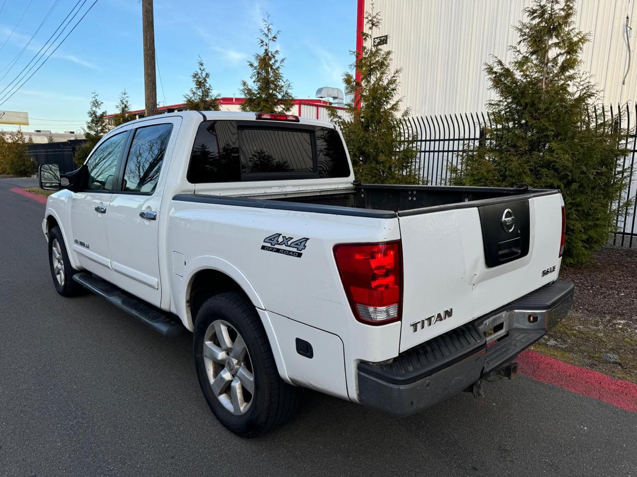 Nissan Titan LE Crew Cab 4WD SWB 2008