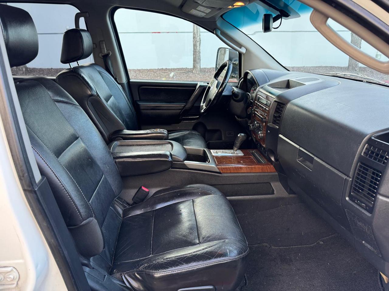 Nissan Titan LE Crew Cab 4WD SWB 2008