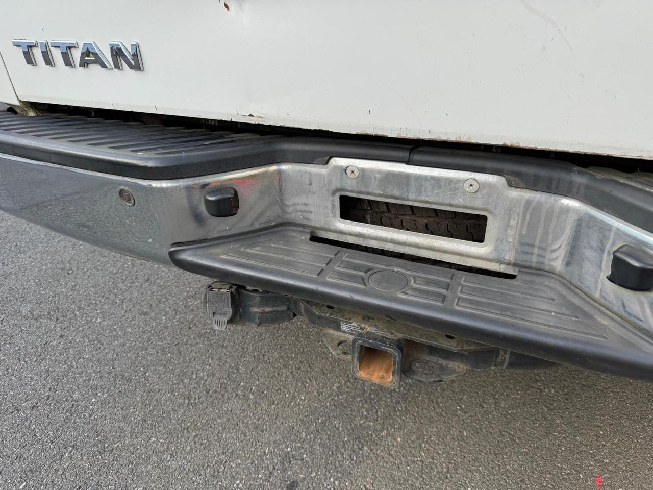 Nissan Titan LE Crew Cab 4WD SWB 2008