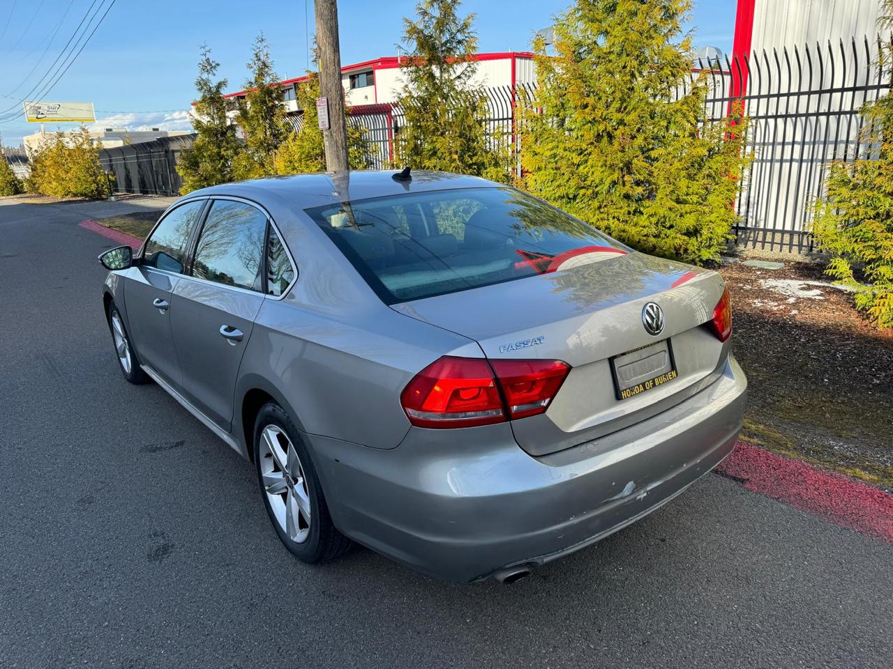 Volkswagen Passat 2.5L SE AT 2012