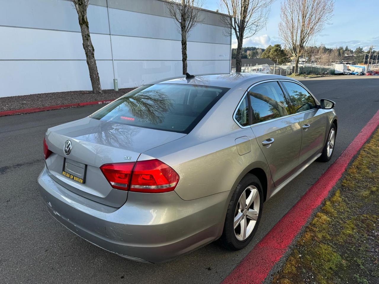 Volkswagen Passat 2.5L SE AT 2012