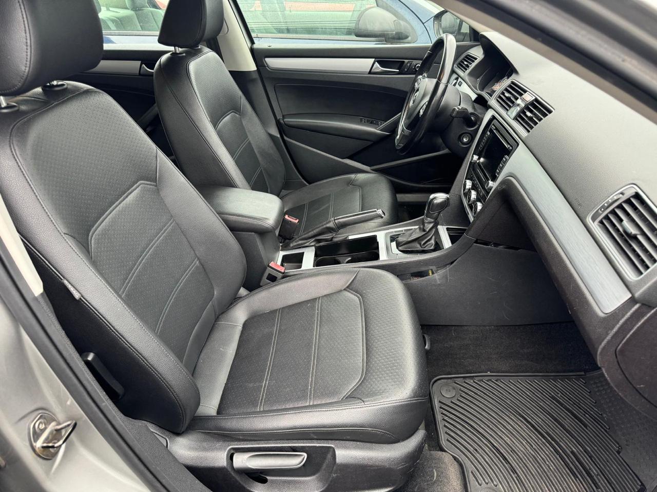 Volkswagen Passat 2.5L SE AT 2012