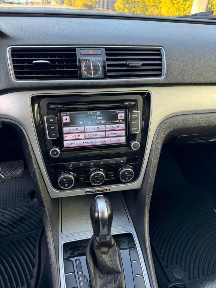 Volkswagen Passat 2.5L SE AT 2012