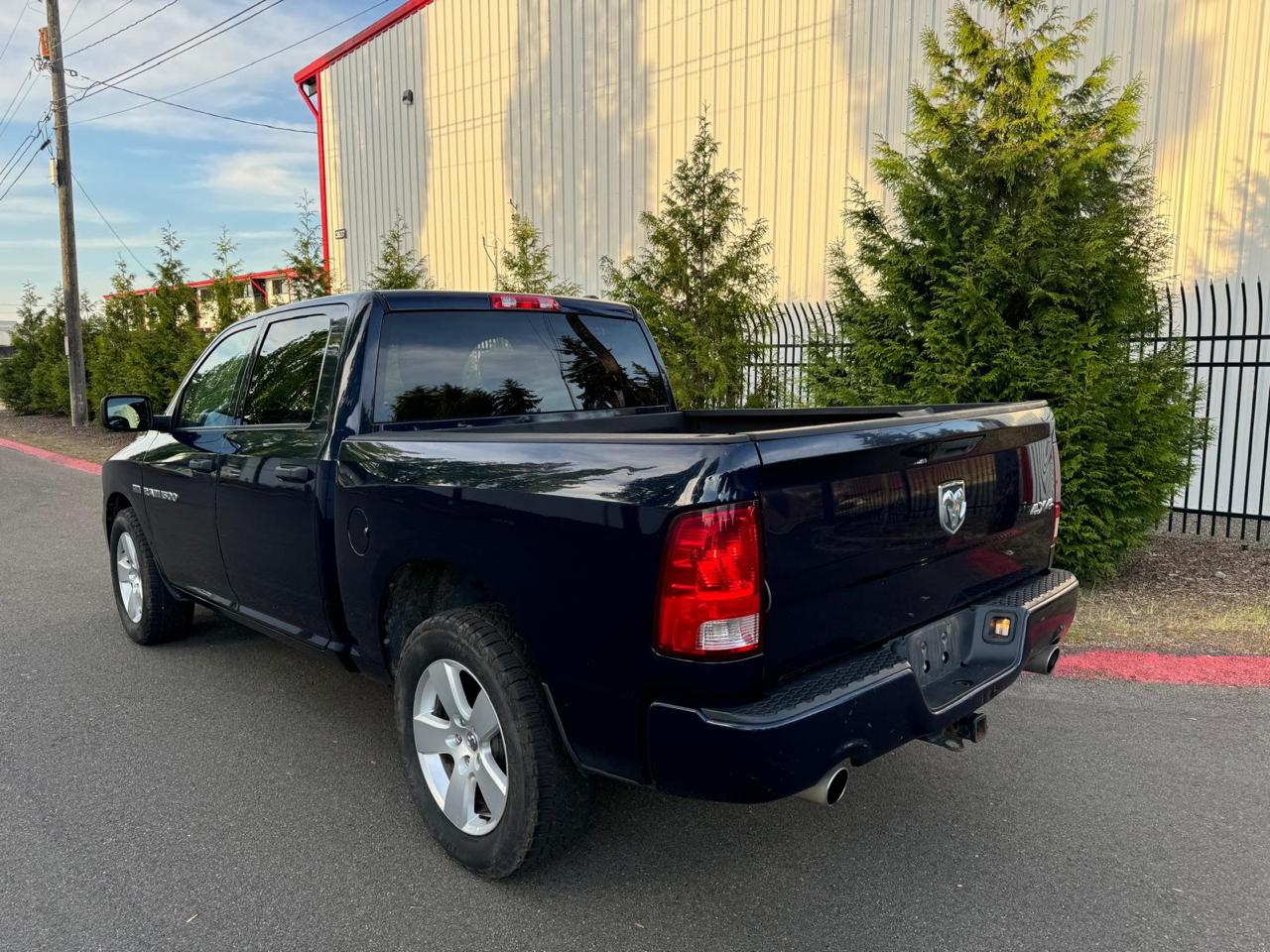 RAM 1500 4WD Reg Cab 120.5"  RAM 1500 Express 2012