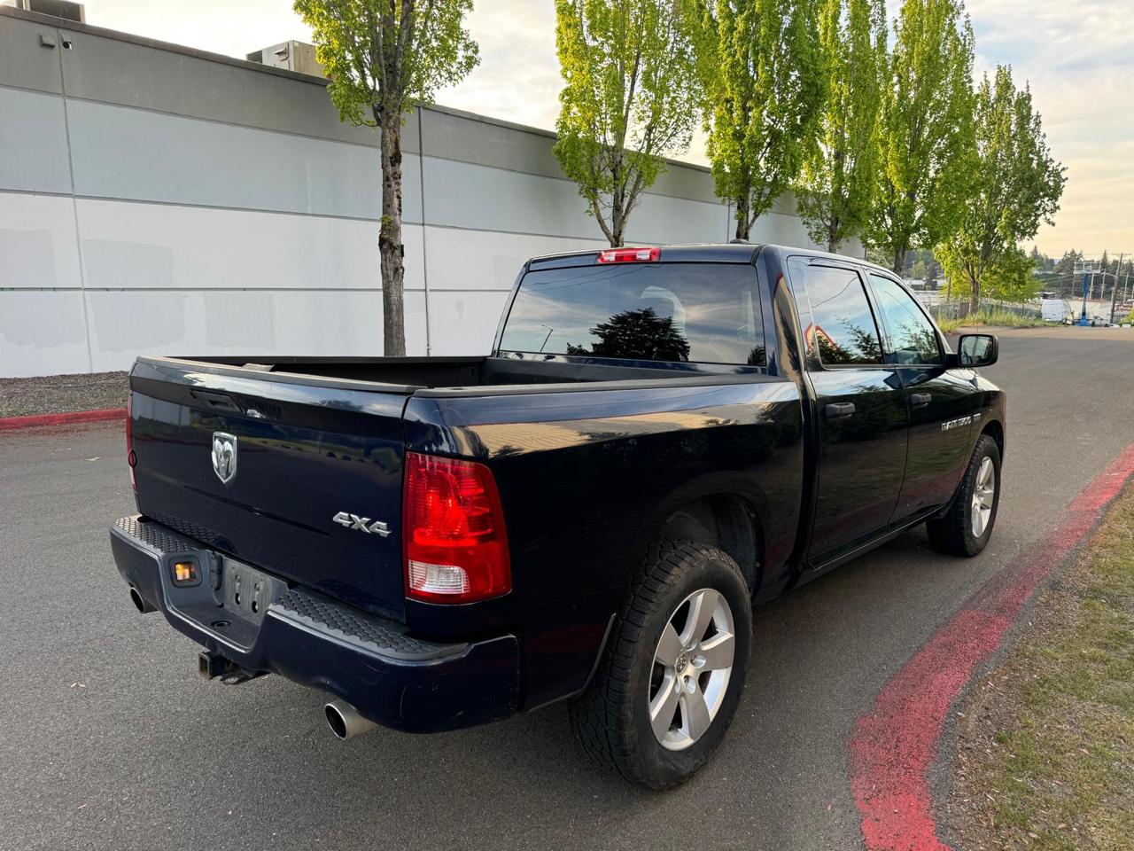RAM 1500 4WD Reg Cab 120.5"  RAM 1500 Express 2012