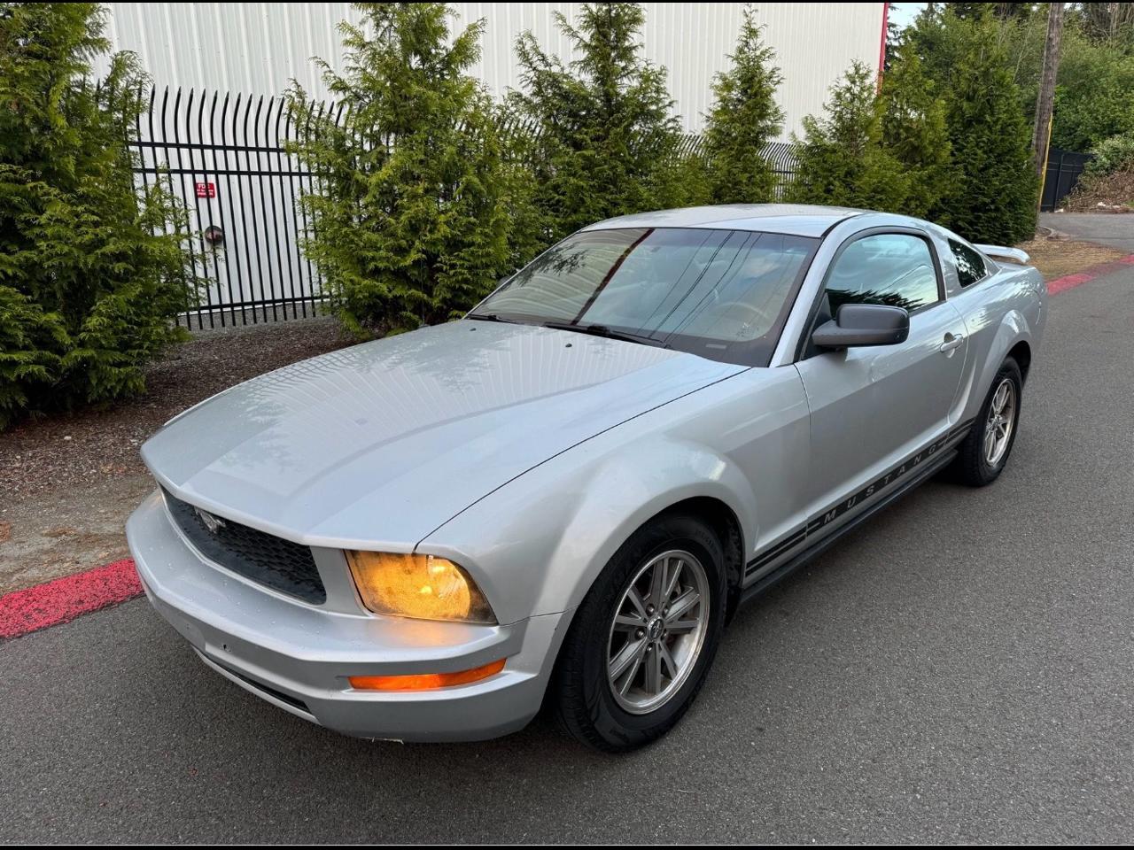 Ford Mustang V6 Deluxe Coupe 2005