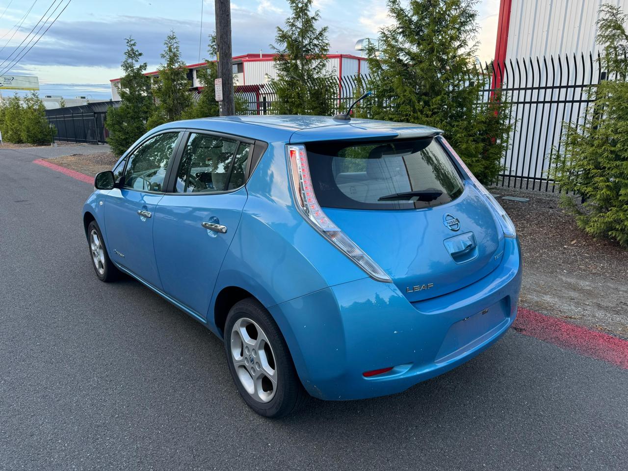 Nissan Leaf SL 2011