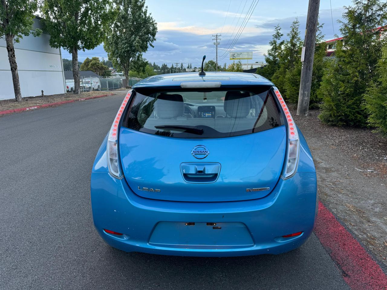 Nissan Leaf SL 2011