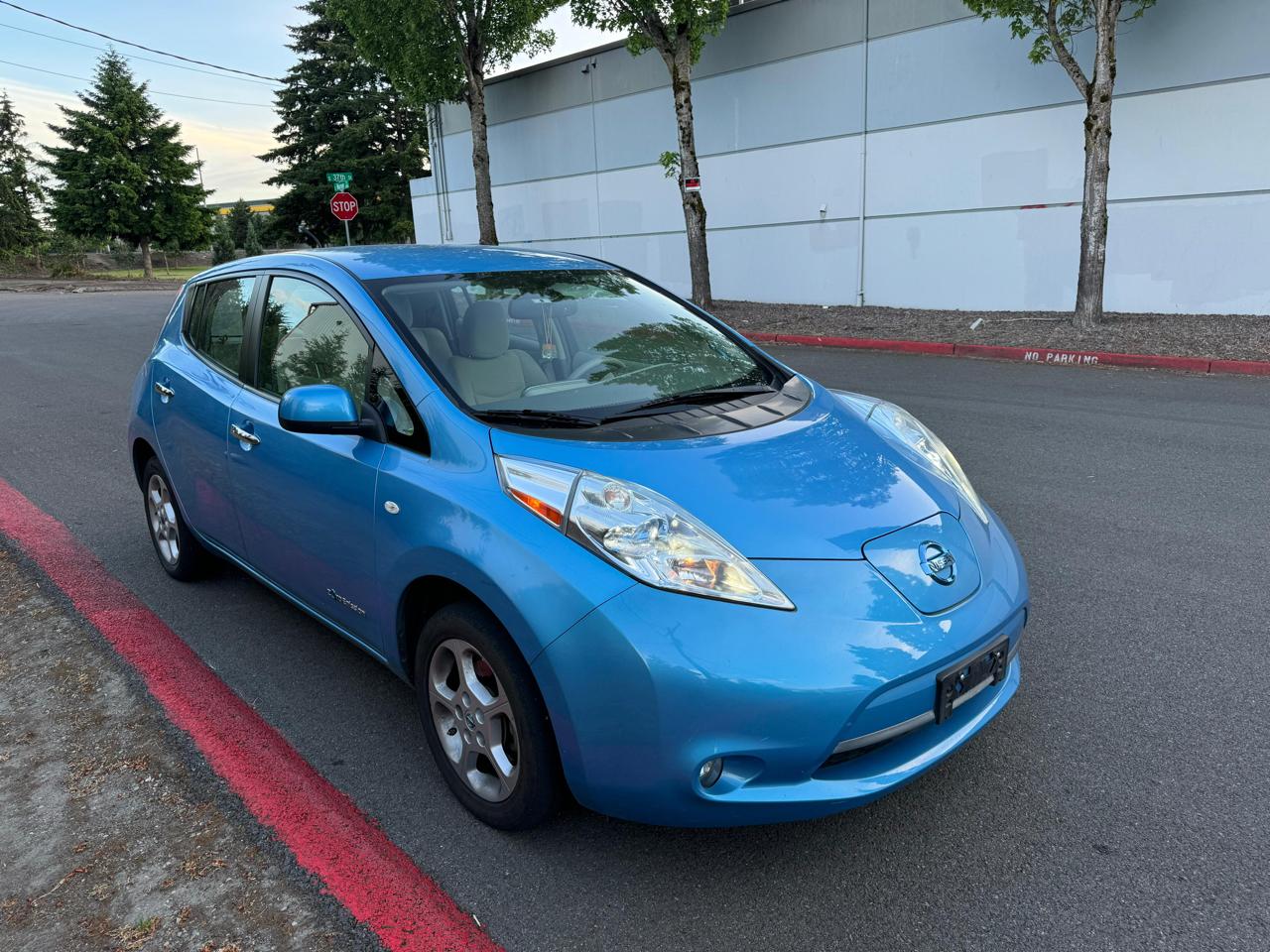Nissan Leaf SL 2011