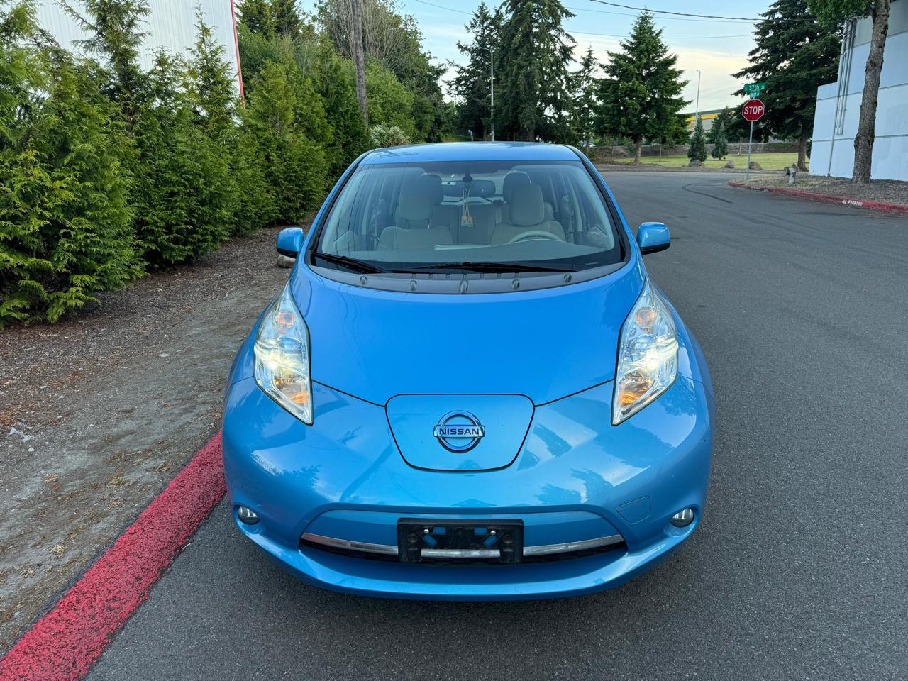 Nissan Leaf SL 2011