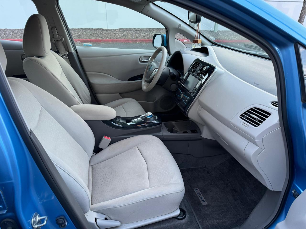 Nissan Leaf SL 2011