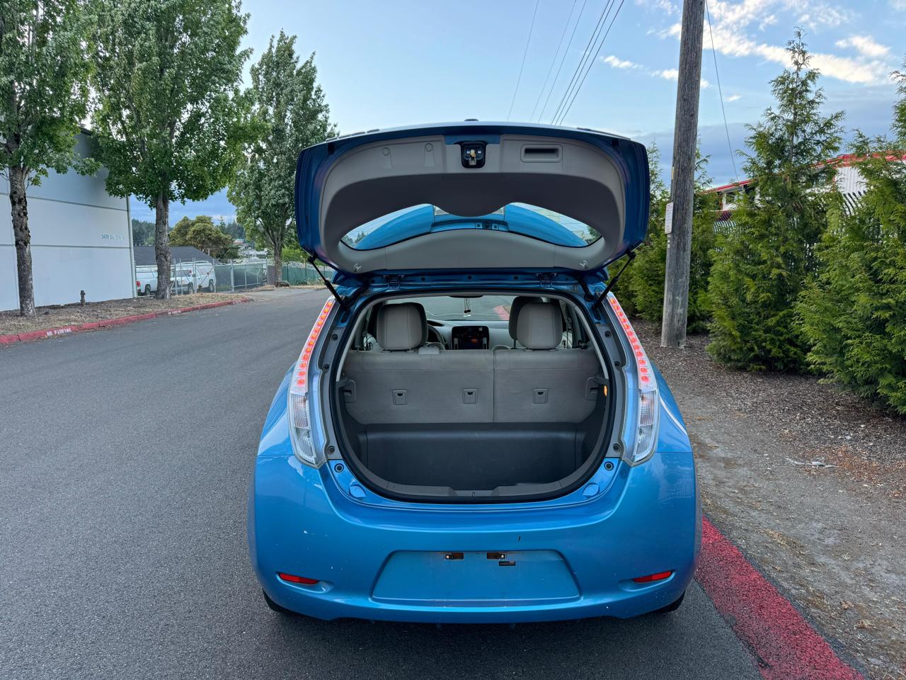 Nissan Leaf SL 2011