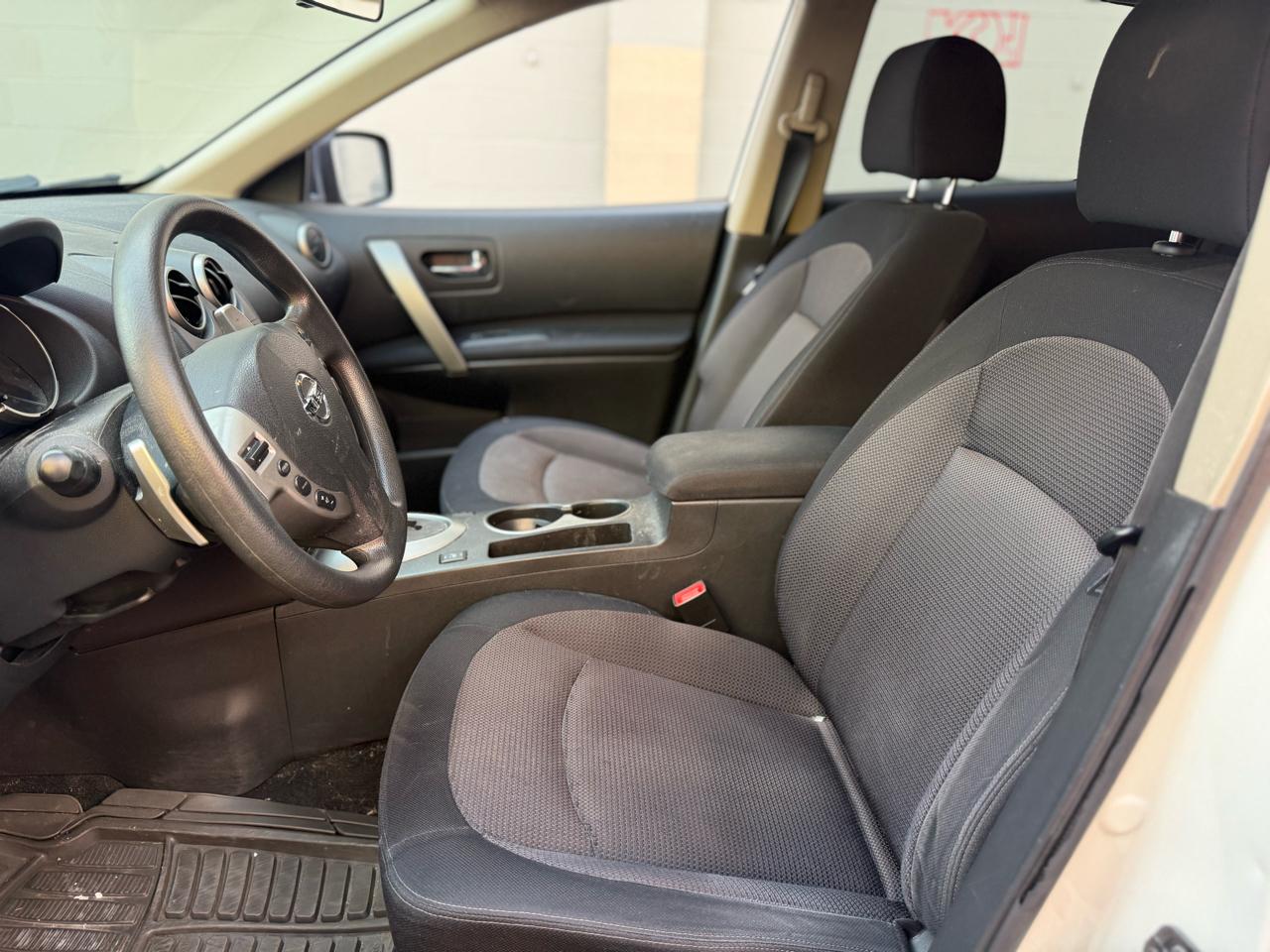 Nissan Rogue S AWD 2010