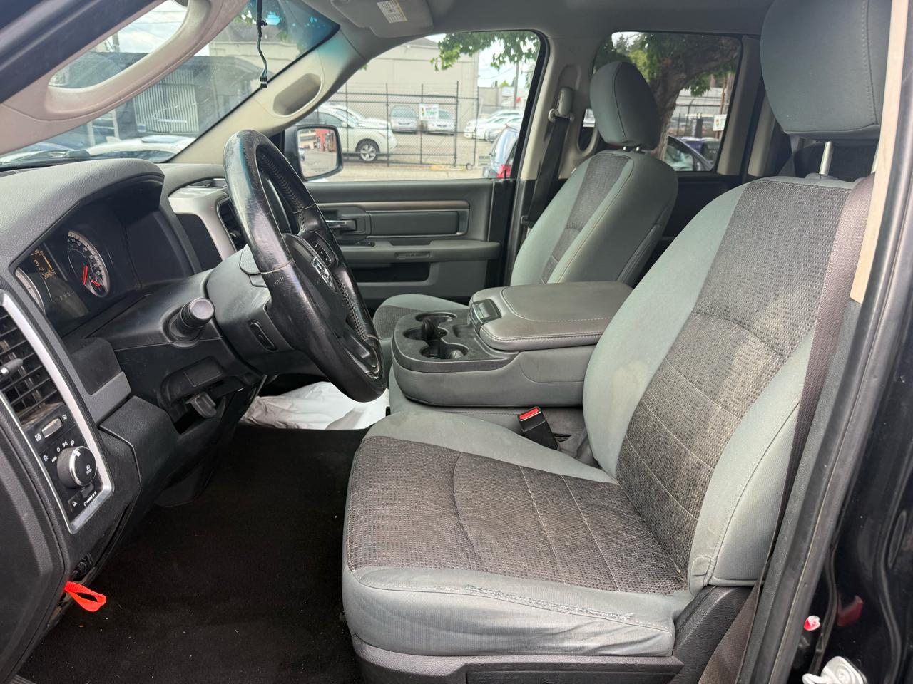 RAM 1500 Big Horn 4wd Quad Cab 2016
