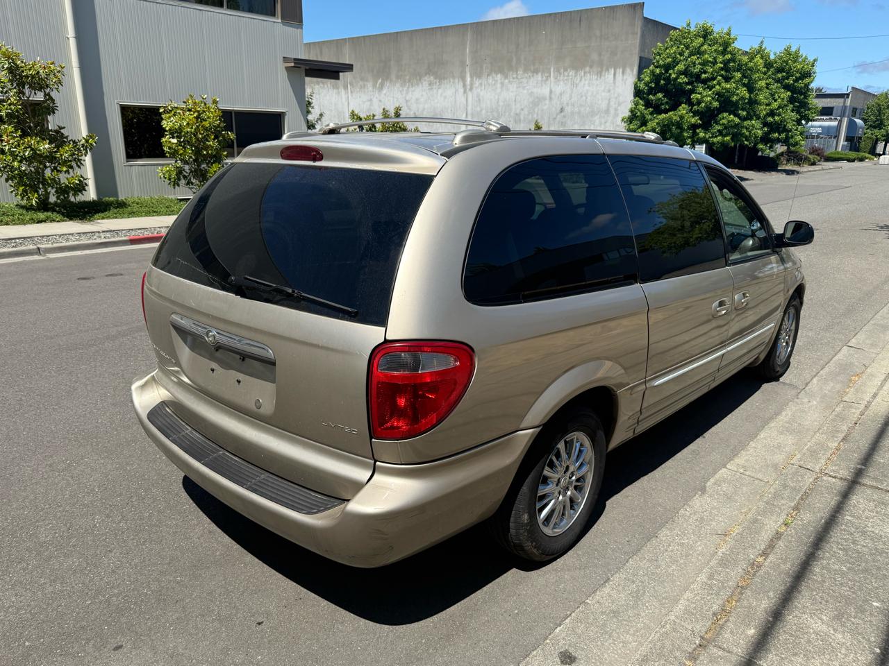 Chrysler Town & Country Limited FWD 2003