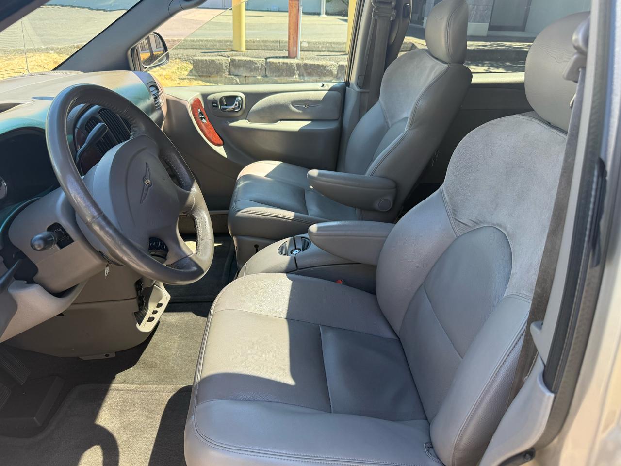 Chrysler Town & Country Limited FWD 2003