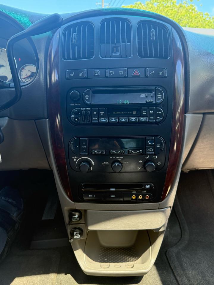 Chrysler Town & Country Limited FWD 2003