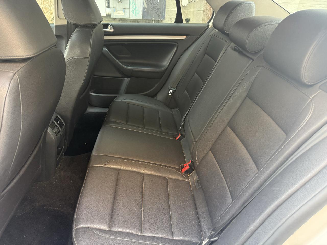 Volkswagen Jetta SEL PZEV 2010