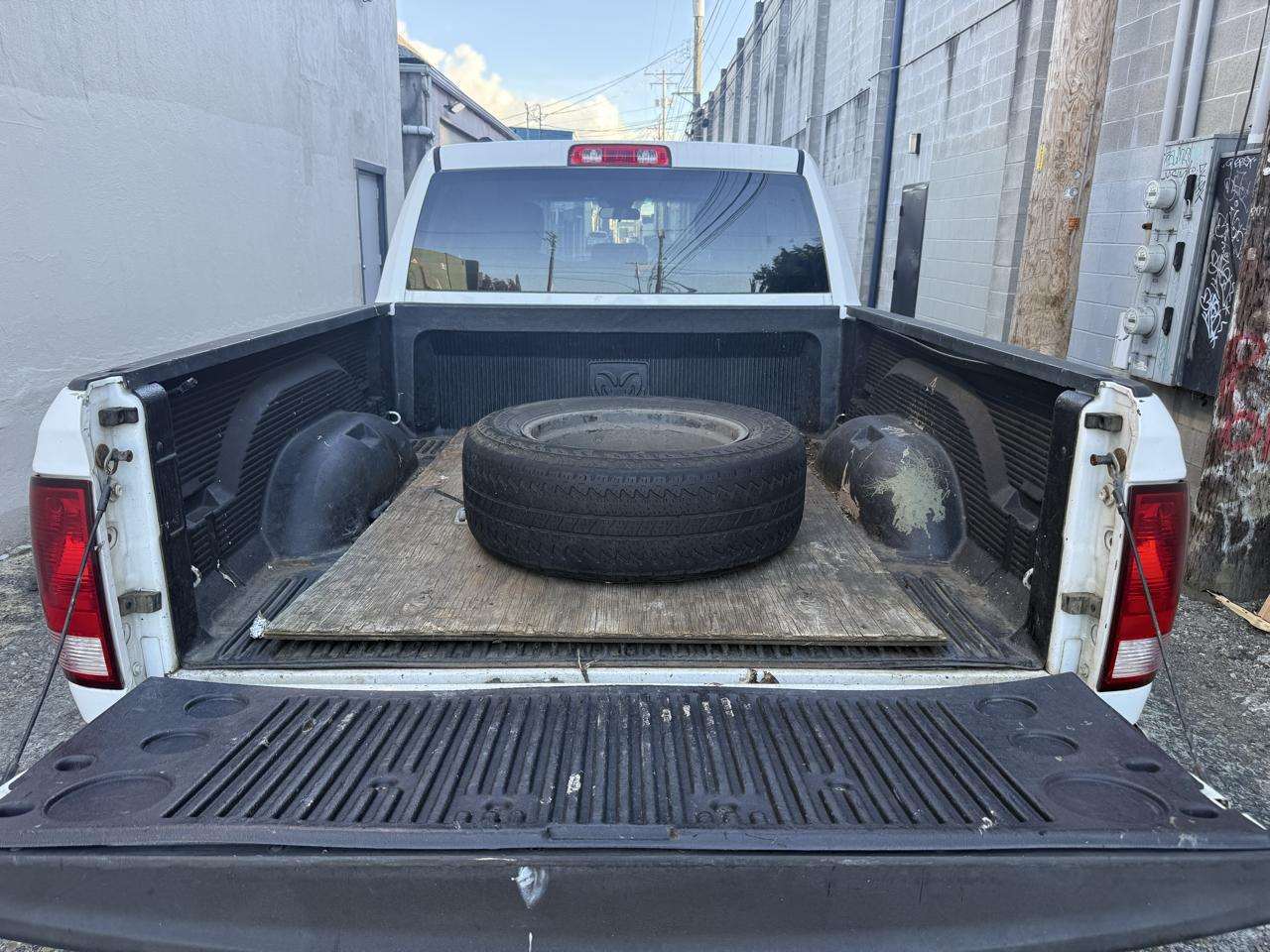 RAM 1500 ST Crew Cab 4WD 2014