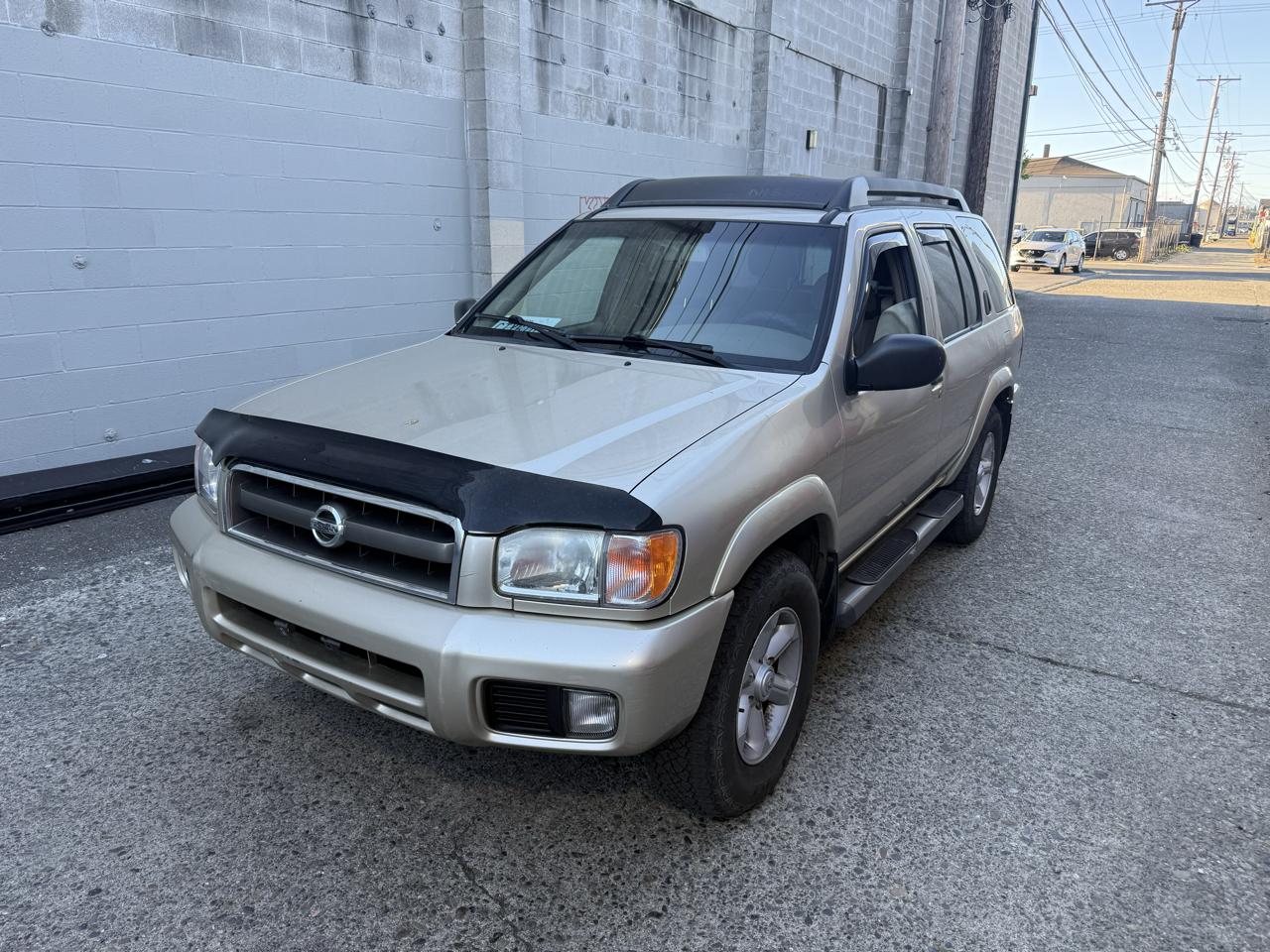 Nissan Pathfinder SE 4WD 2003