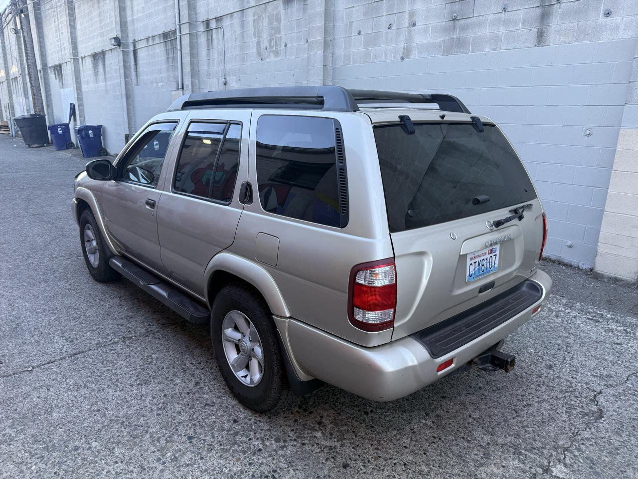 Nissan Pathfinder SE 4WD 2003