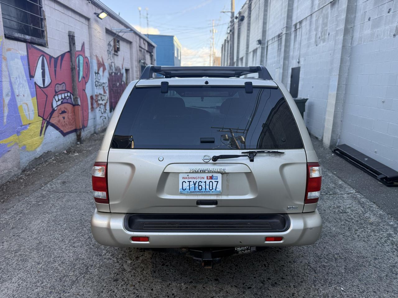 Nissan Pathfinder SE 4WD 2003