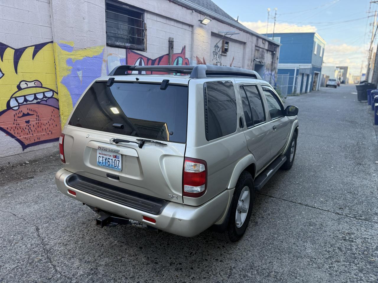 Nissan Pathfinder SE 4WD 2003
