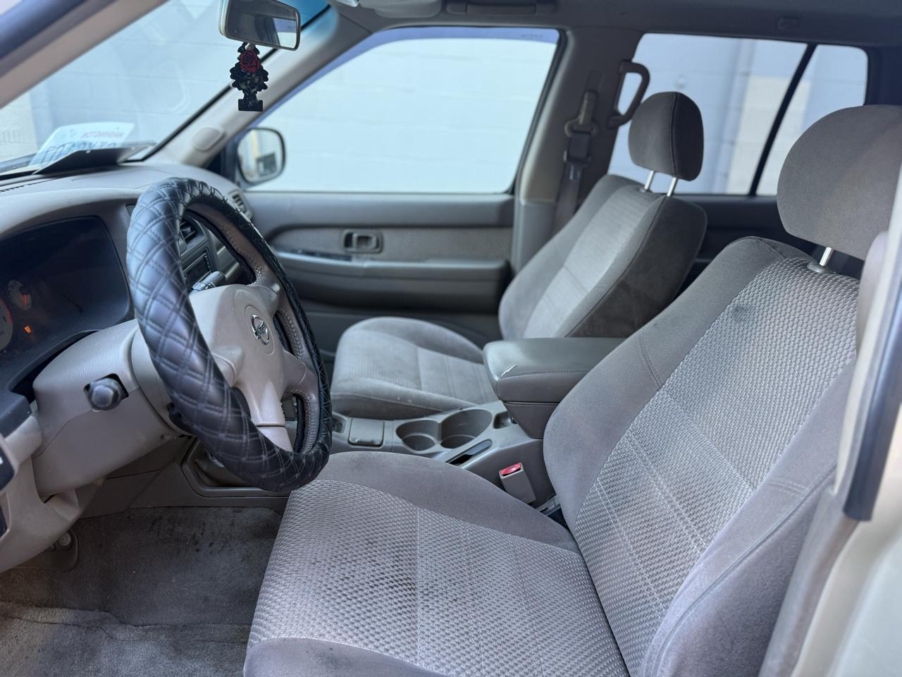 Nissan Pathfinder SE 4WD 2003