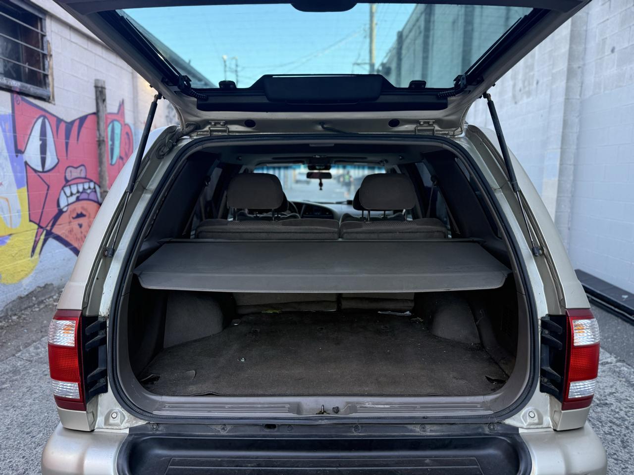 Nissan Pathfinder SE 4WD 2003