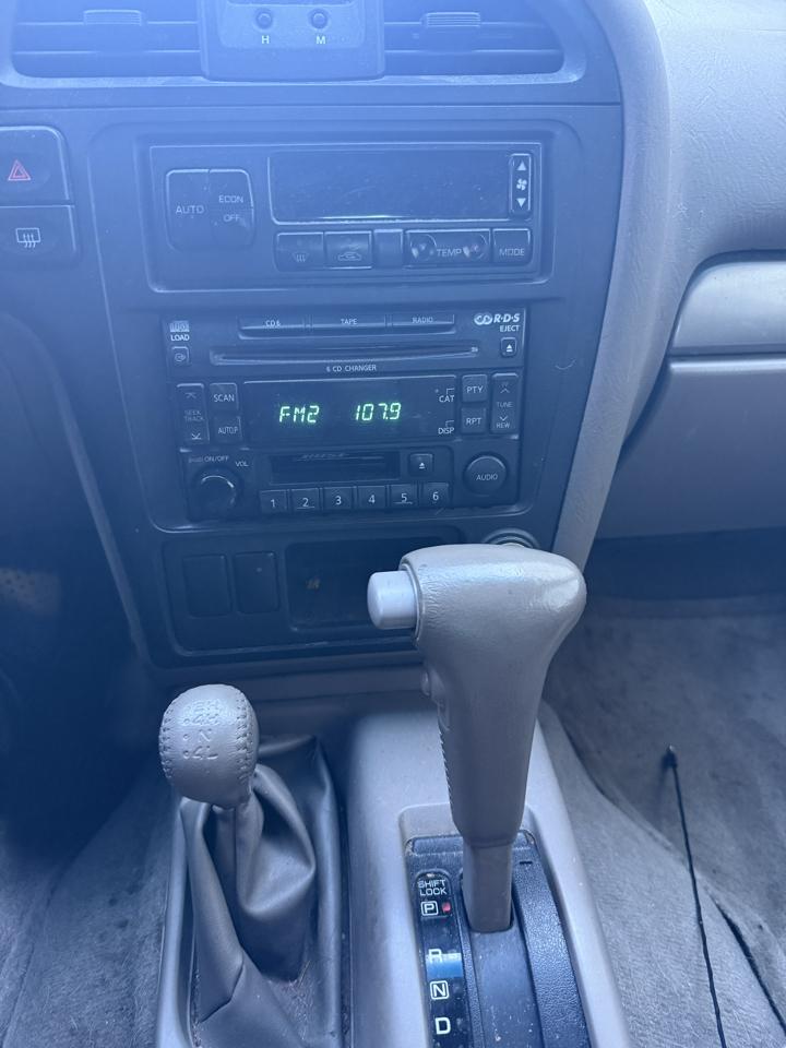 Nissan Pathfinder SE 4WD 2003