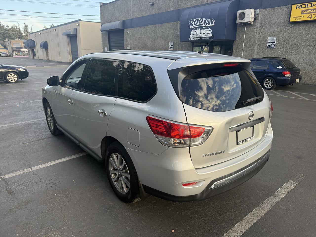 Nissan Pathfinder SL 2WD 2014