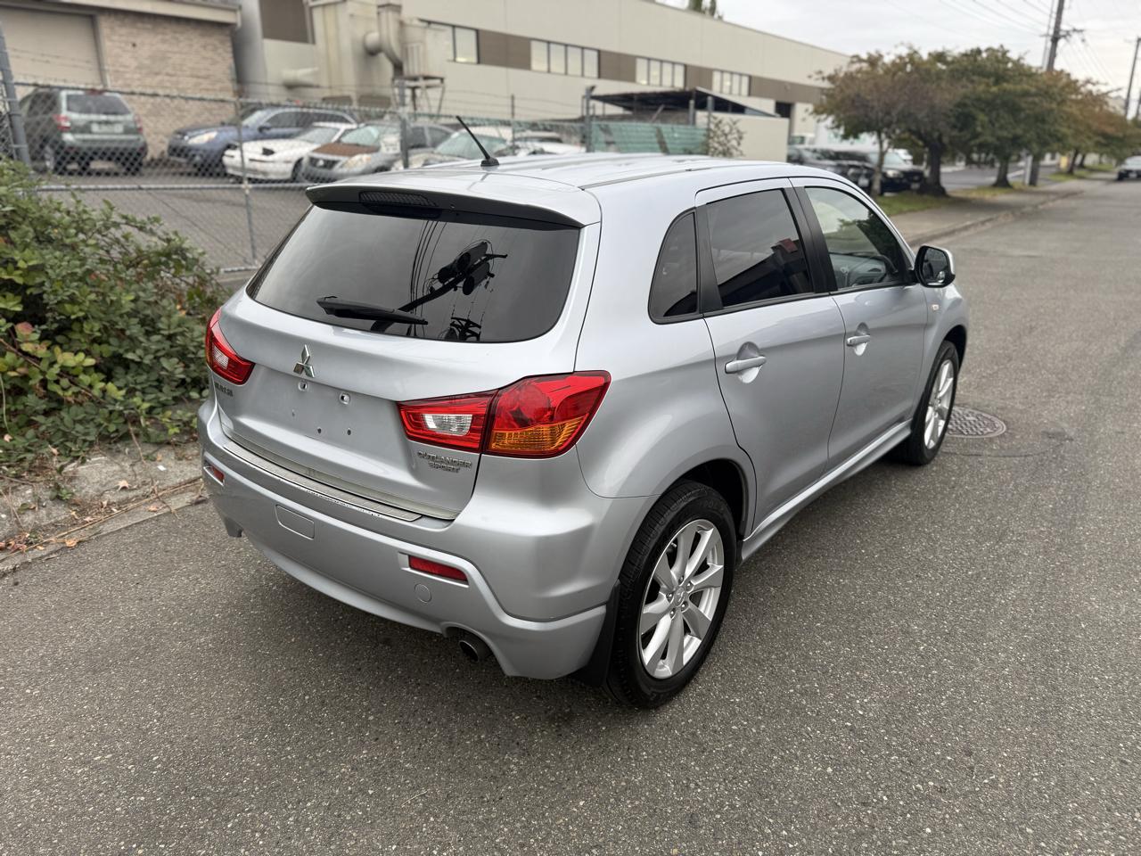 Mitsubishi Outlander Sport SE 4WD 2012