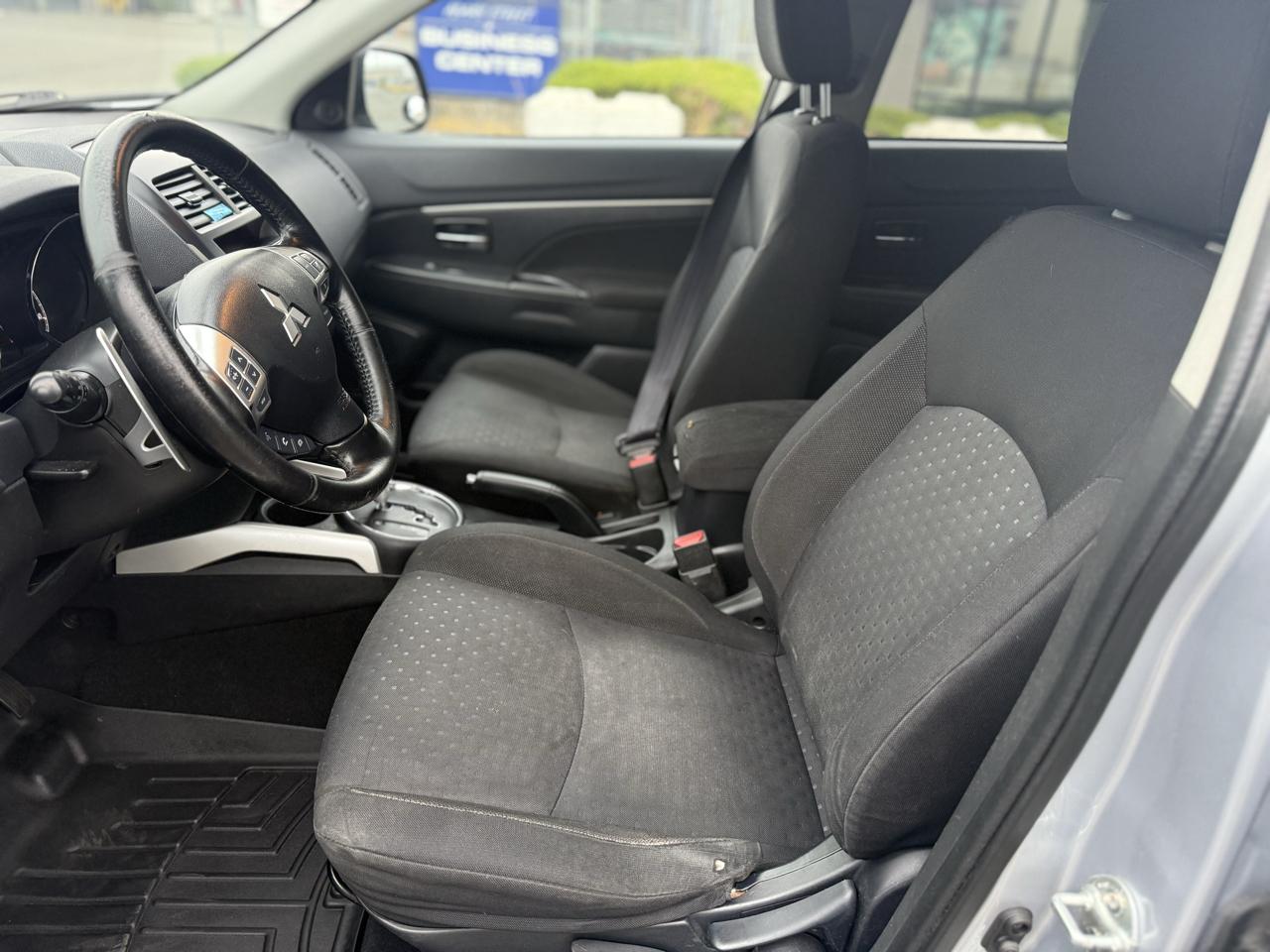 Mitsubishi Outlander Sport SE 4WD 2012