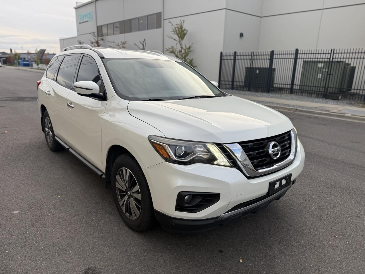 Nissan Pathfinder Platinum 4WD 2017