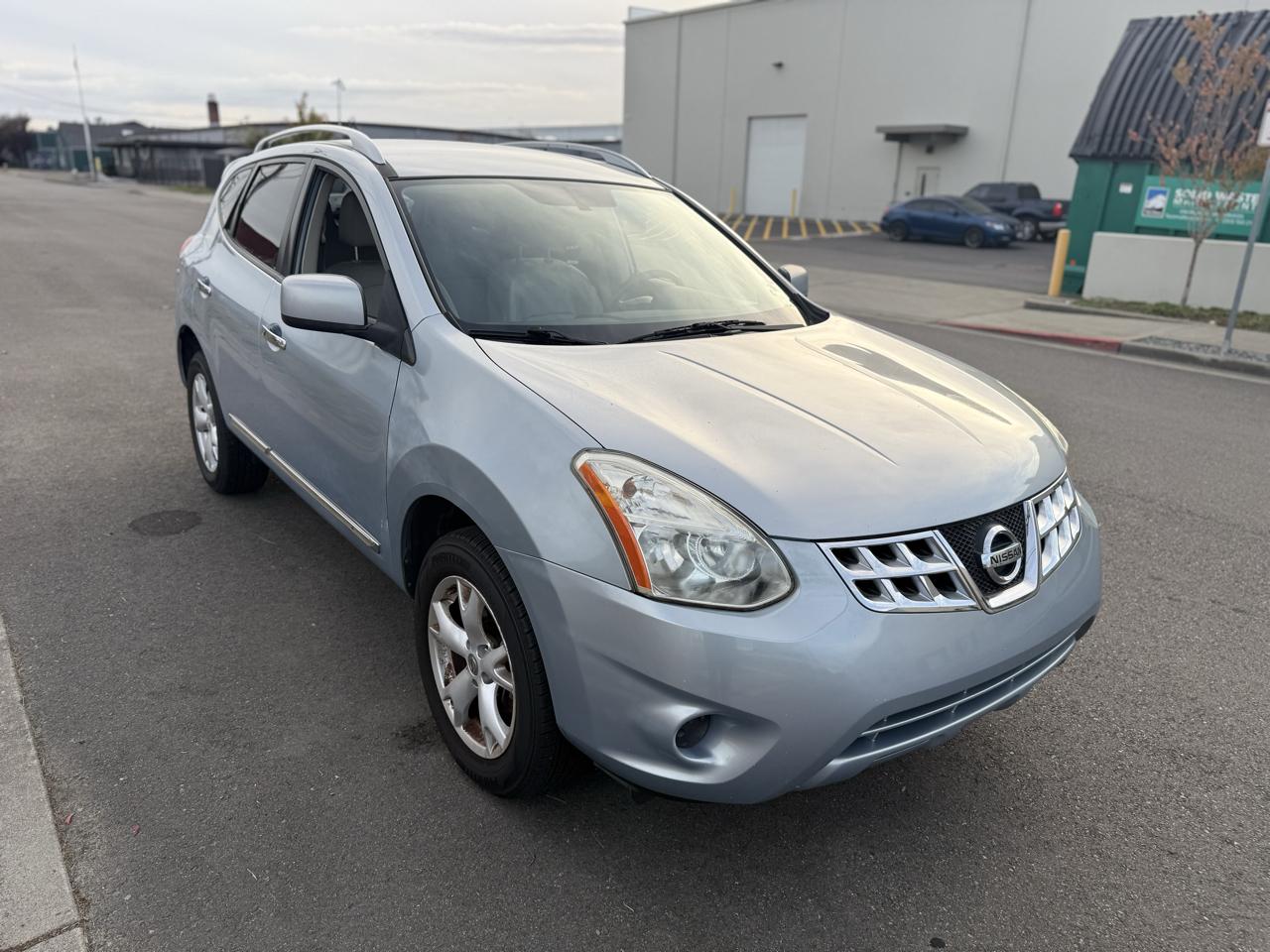 Nissan Rogue S FWD Krom Edition 2011
