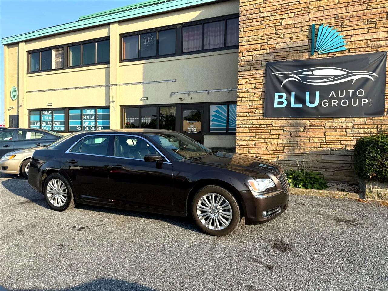 2013 Chrysler 300 Base photo 2
