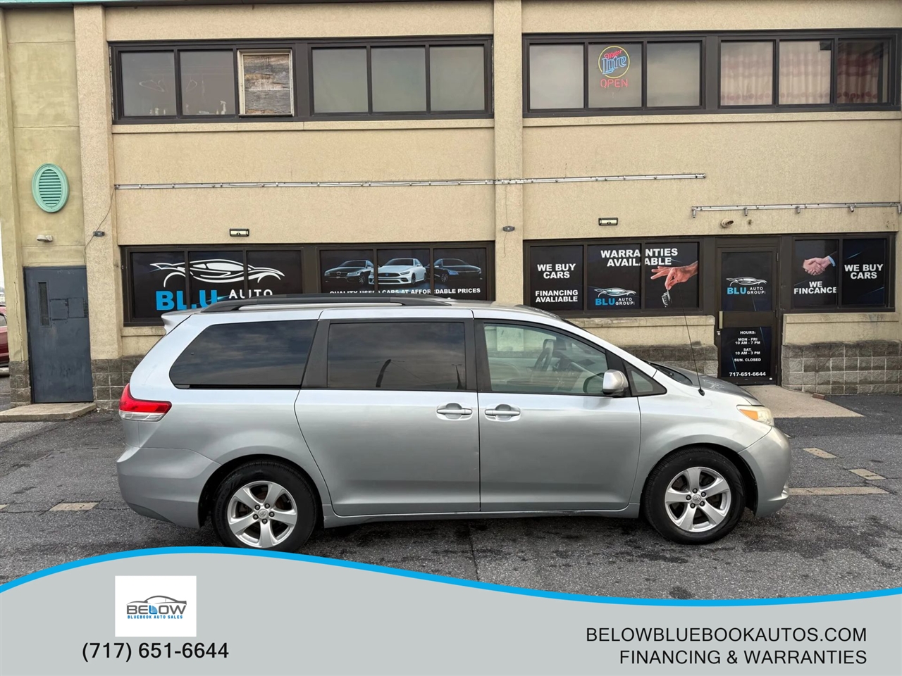 2014 Toyota Sienna LE's photo