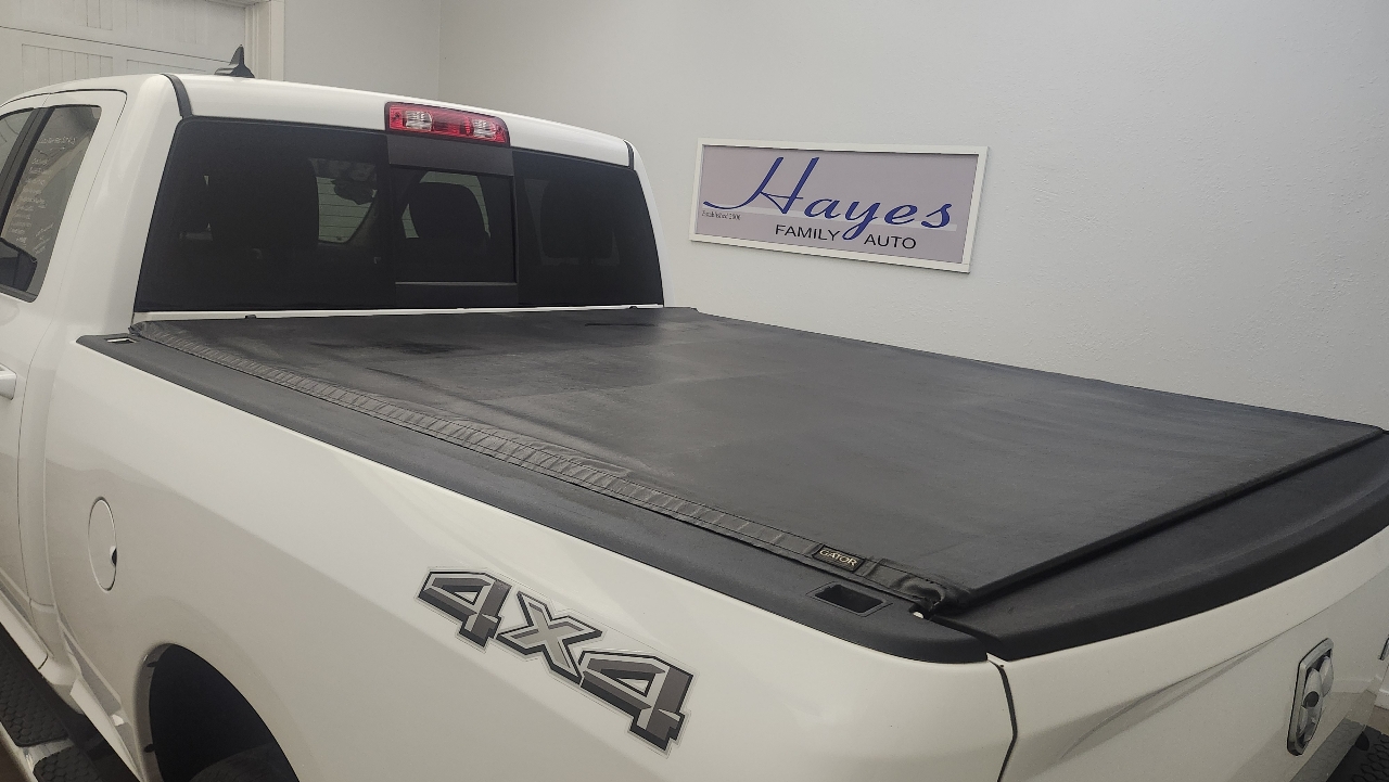 2020 Ram 1500 SLT photo 4