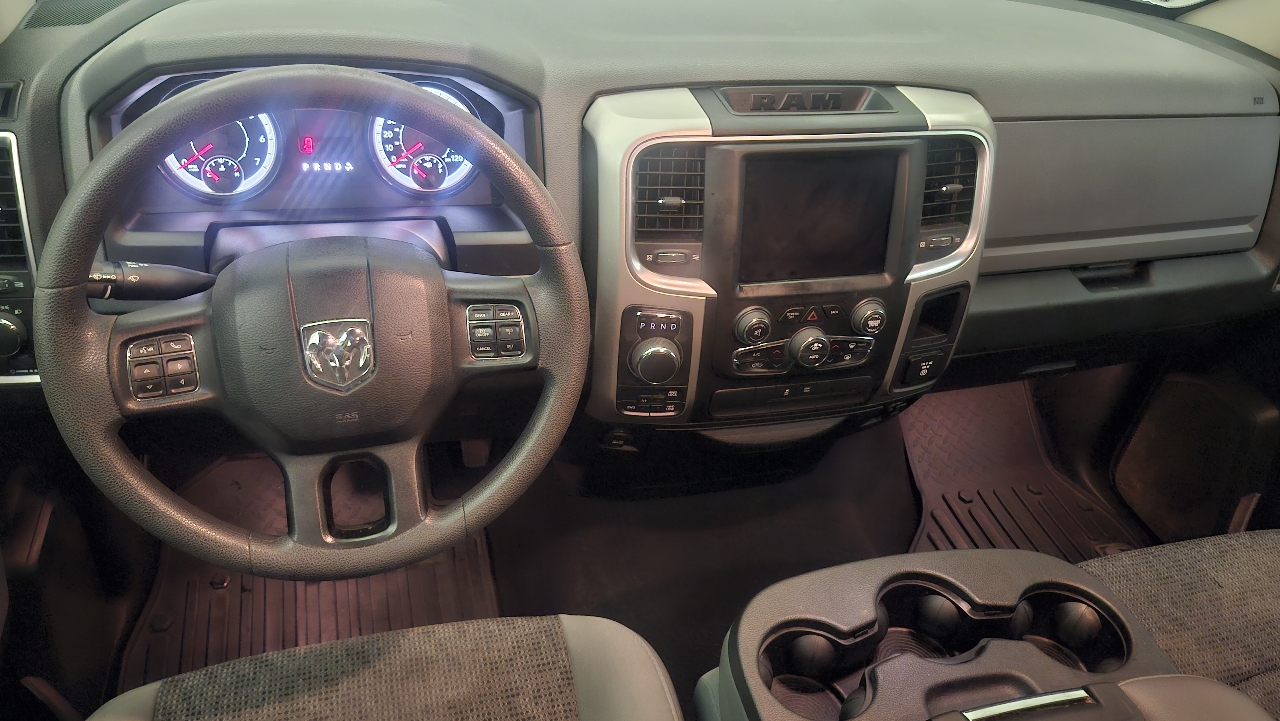 2020 Ram 1500 SLT photo 7