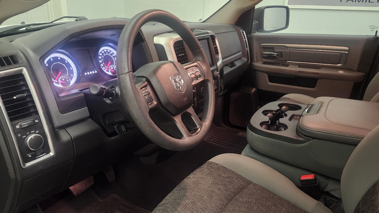 2020 Ram 1500 SLT photo 8