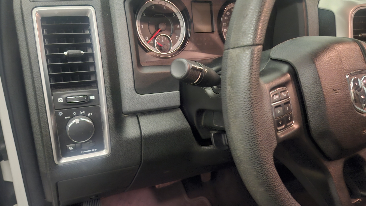 2020 Ram 1500 SLT photo 9