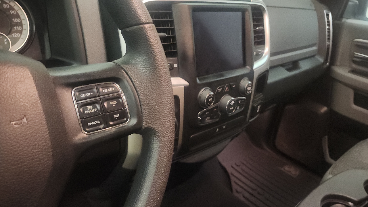 2020 Ram 1500 SLT photo 10