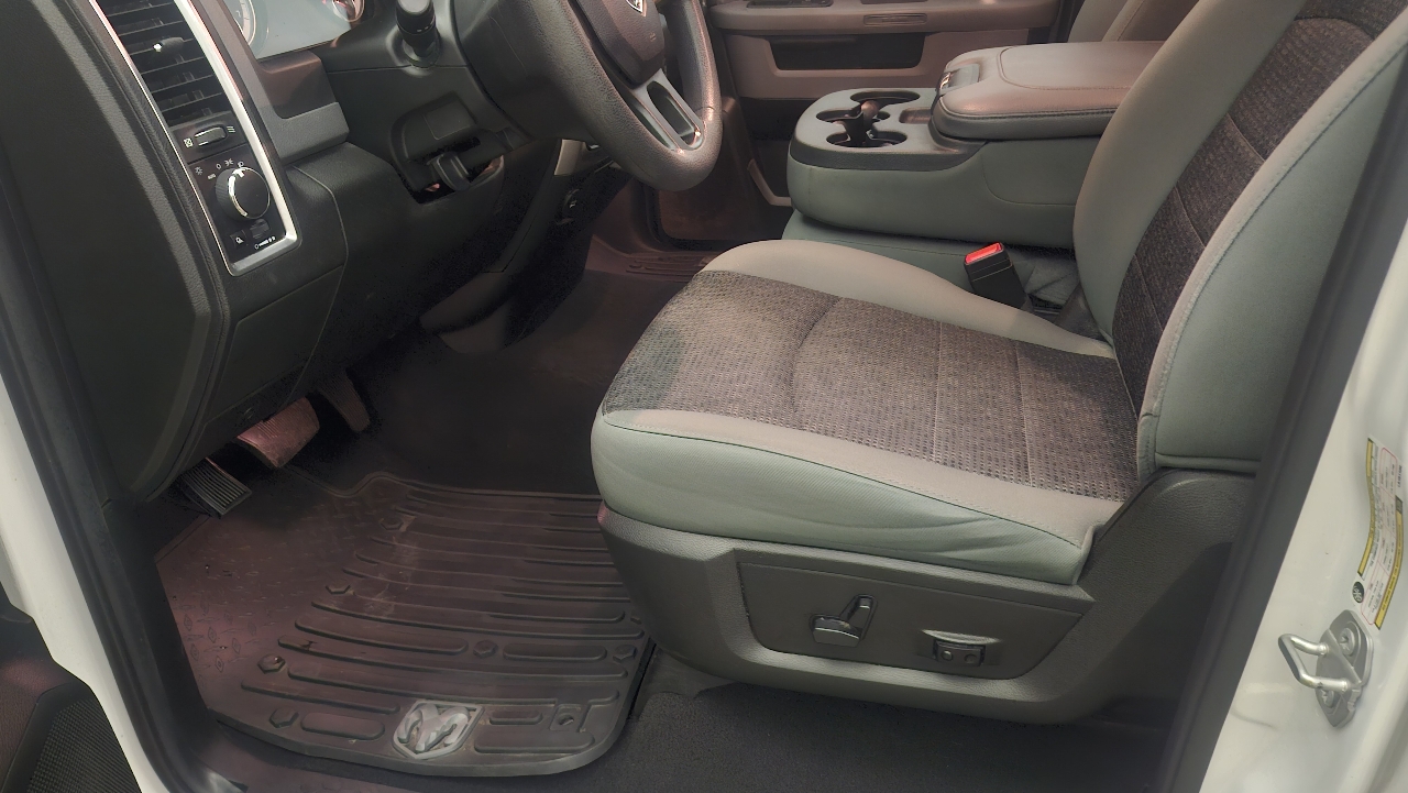 2020 Ram 1500 SLT photo 12