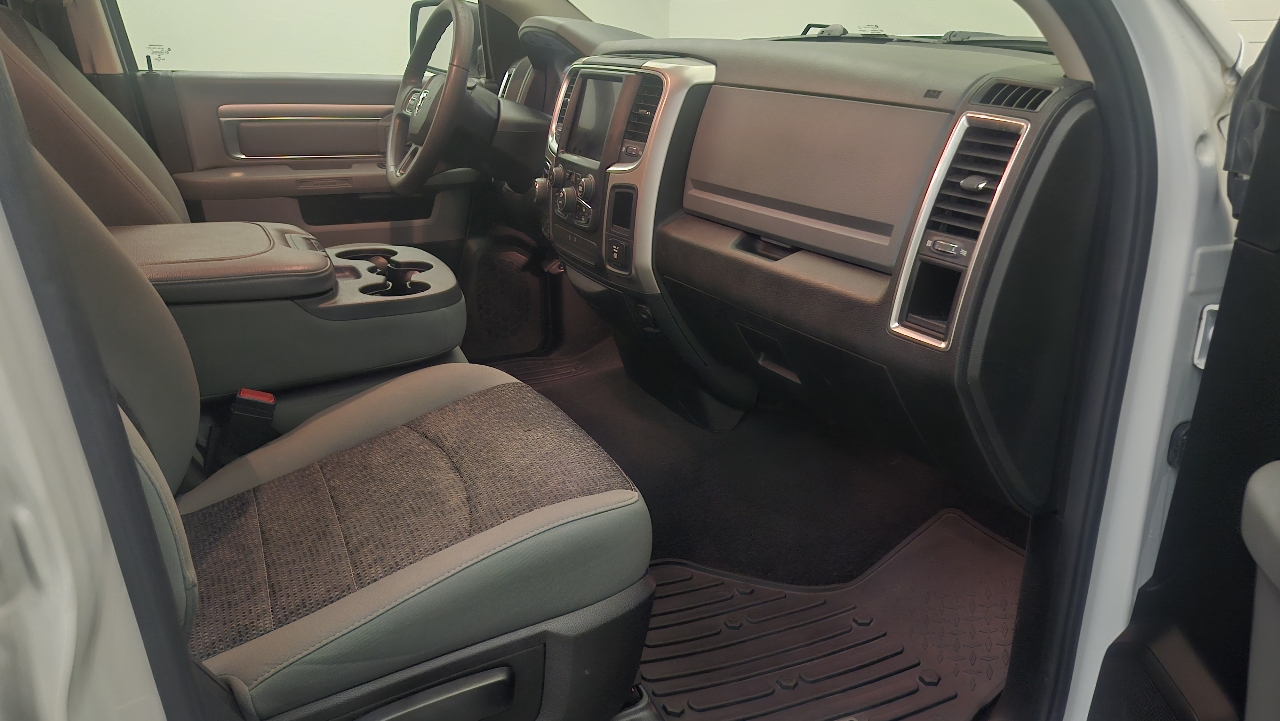2020 Ram 1500 SLT photo 13