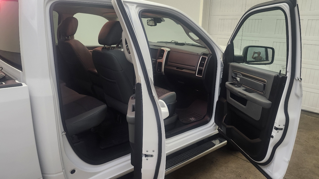 2020 Ram 1500 SLT photo 16