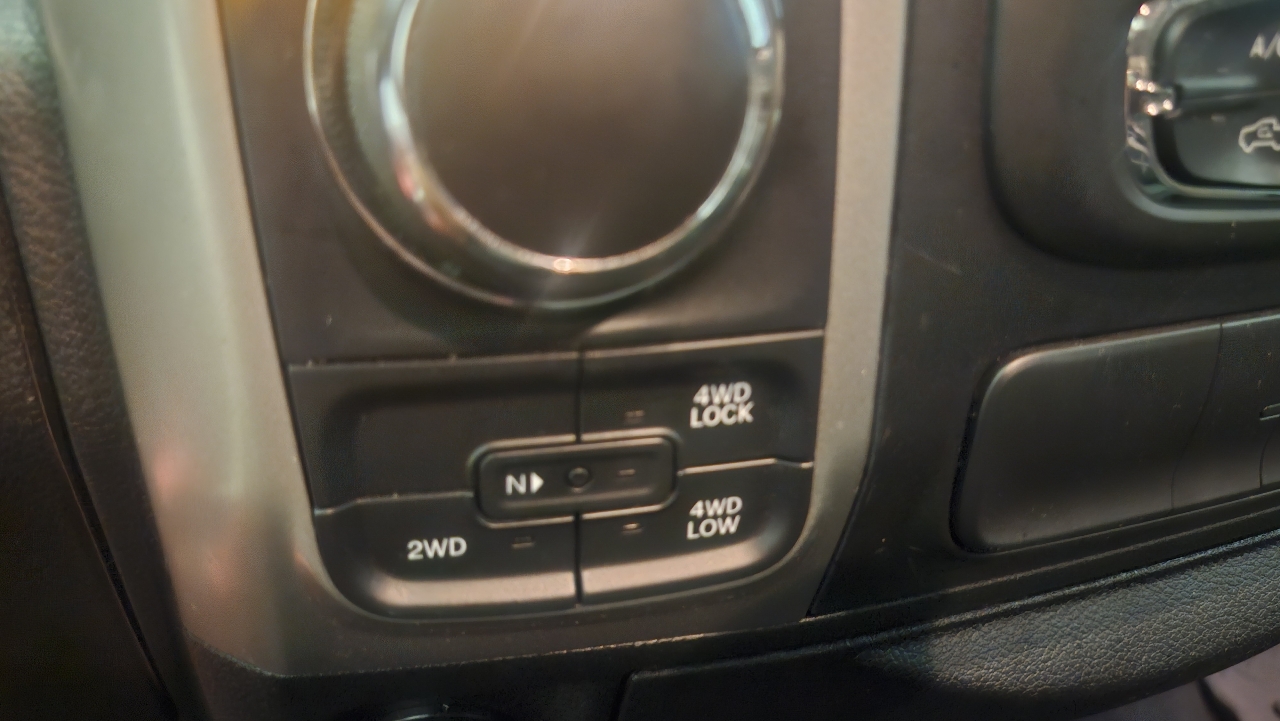 2020 Ram 1500 SLT photo 20