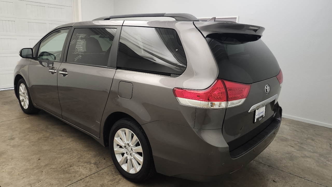 2013 Toyota Sienna Limited photo 4