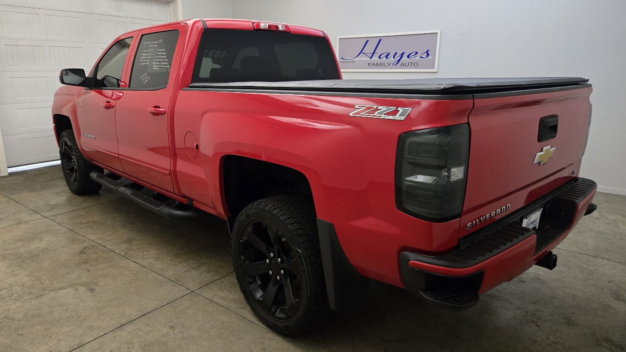 2017 Chevrolet Silverado 1500 LT photo 4