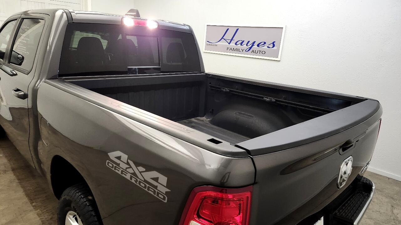 RAM 1500 Big Horn Crew Cab 4WD 2021