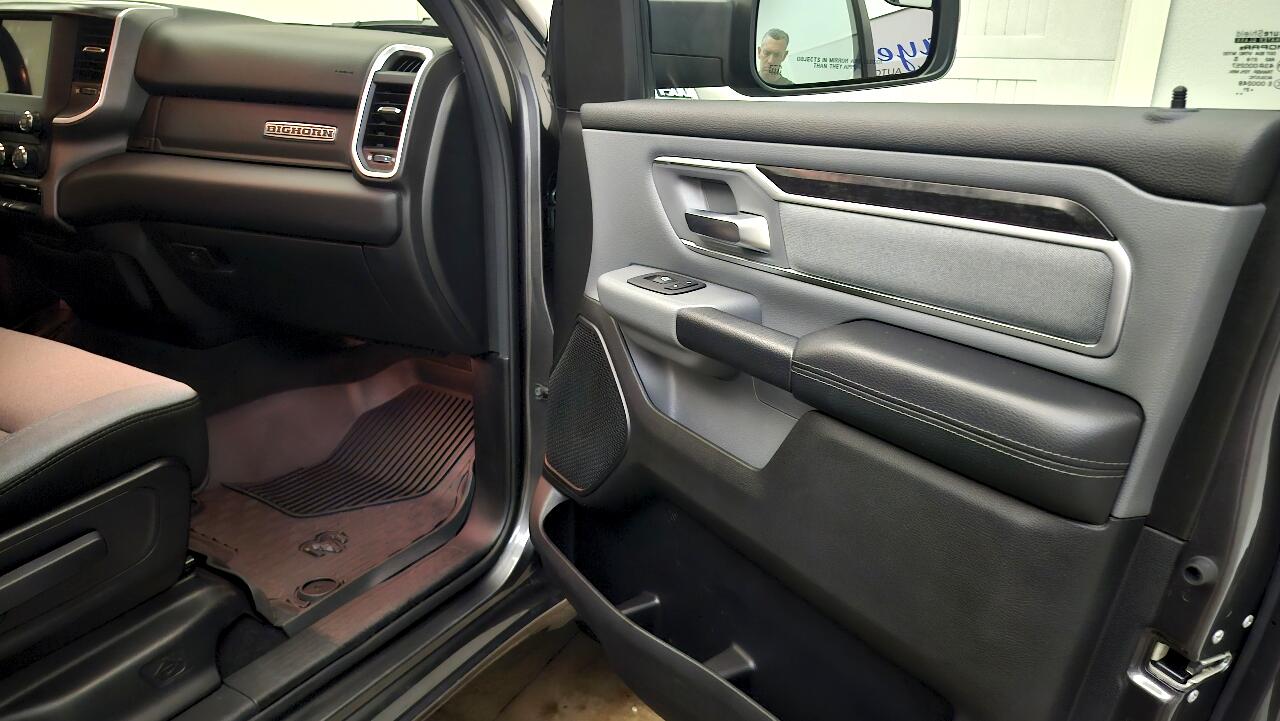 RAM 1500 Big Horn Crew Cab 4WD 2021